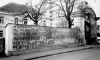Autonomes Frauenzentrum - Hausbesetzung - Mauerreste in der Zimmerplatzgasse - FotografIn: Ilse Wieser, Aufnahmejahr: 1995
