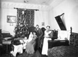 Weihnachtsfeier einer bürgerlichen Familie um 1900 - Landesmuseum Joanneum, Bild- und Tonarchiv, Graz